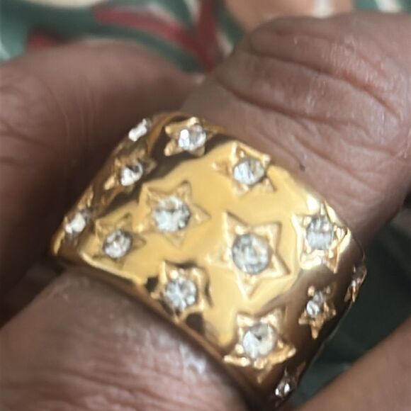 Gold Star-Studded Ring - Picture 1 of 4